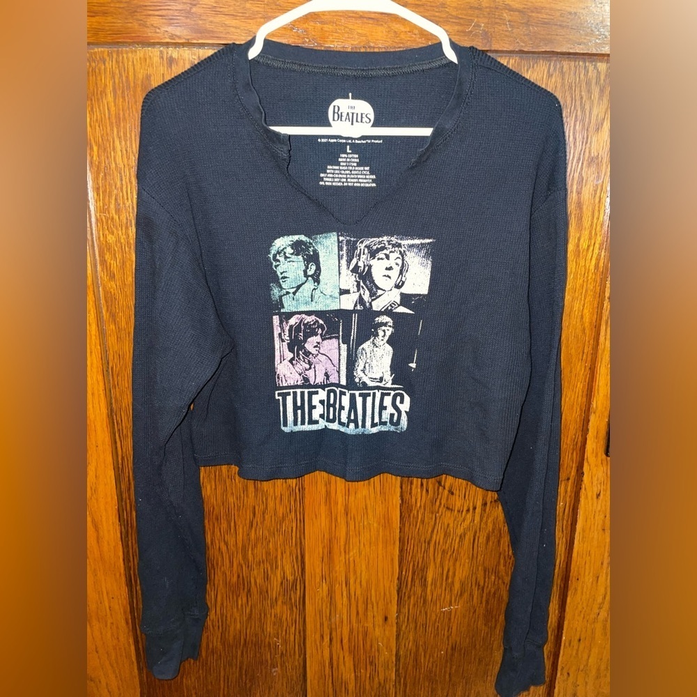 Cropped long sleeve beatles shirt size L